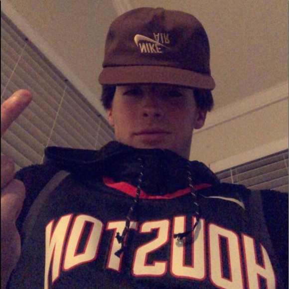 Meet your Posher, Nick - Picture 2 of 3